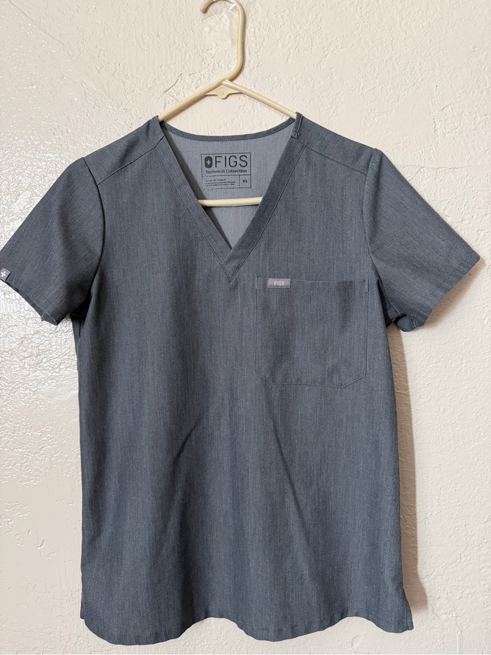 FIGS Women's Scrub Set in Graphite Gray
